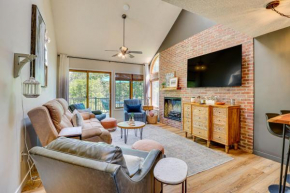 Galena Townhome with Deck and Community Perks!